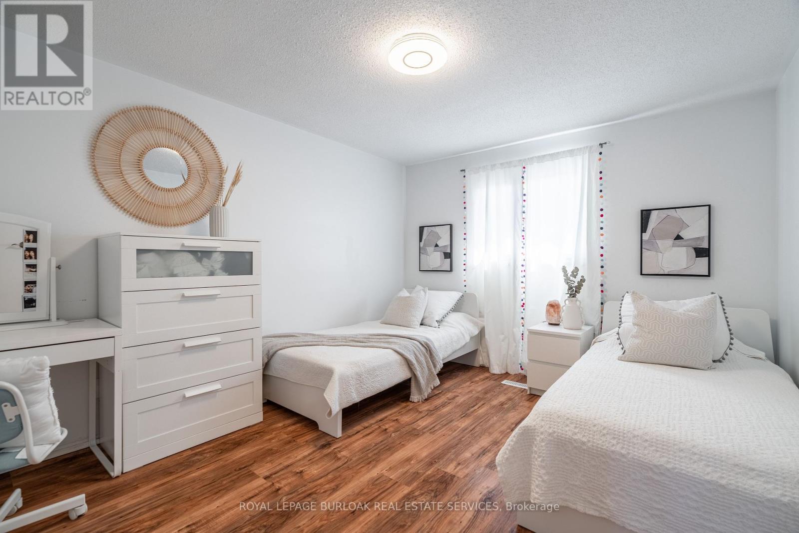 Photo 14 of 522 Roseheath Drive, Milton ON