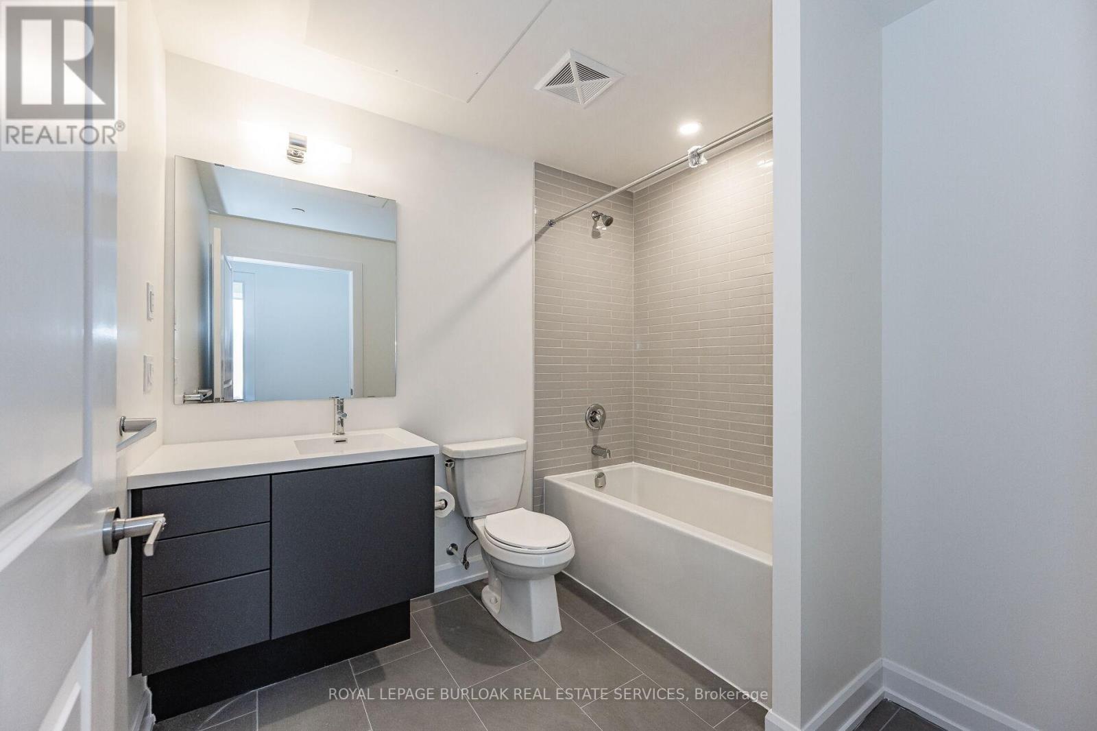 Photo 12 of 326 3200 William Coltson Avenue, Oakville ON