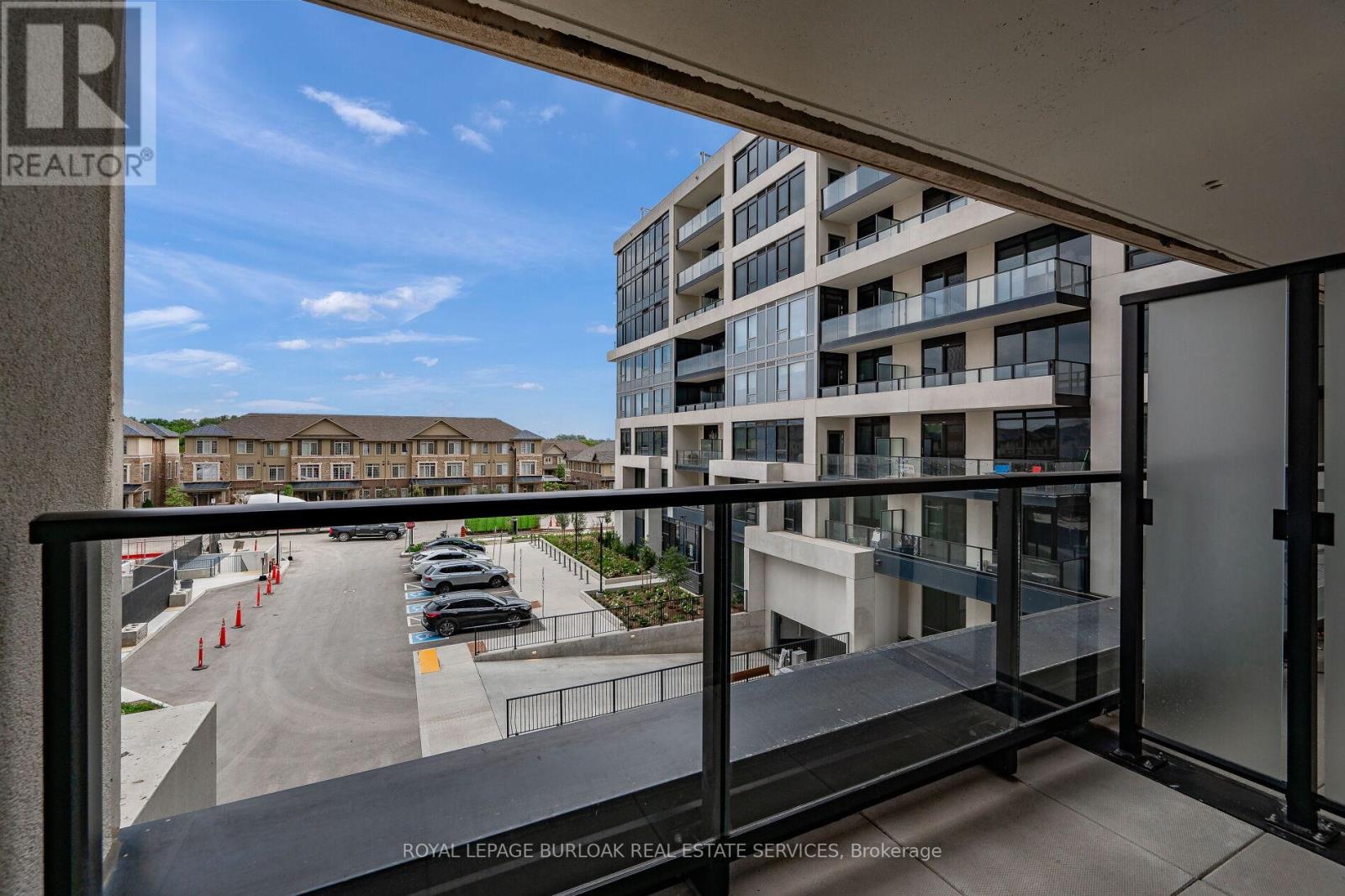 Photo 10 of 326 3200 William Coltson Avenue, Oakville ON