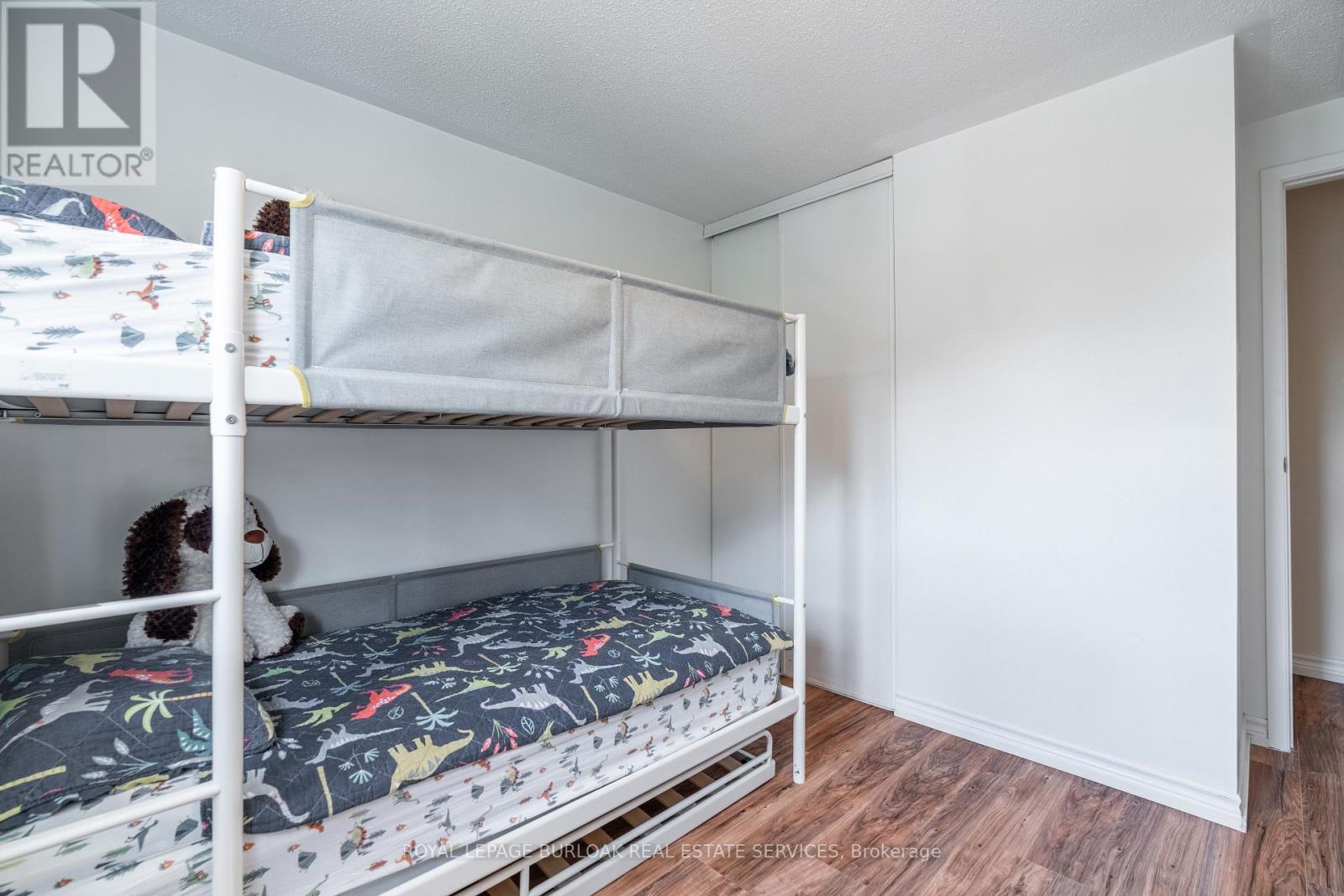 Photo 17 of 522 Roseheath Drive, Milton ON
