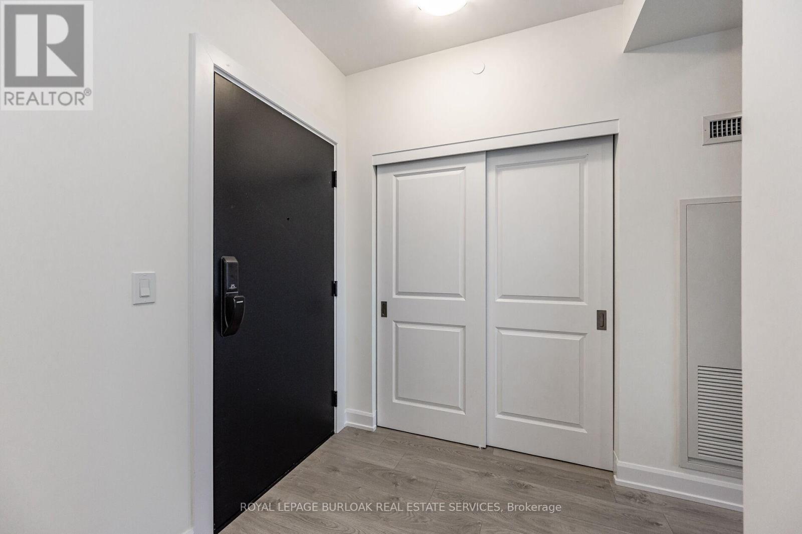 Photo 1 of 326 3200 William Coltson Avenue, Oakville ON