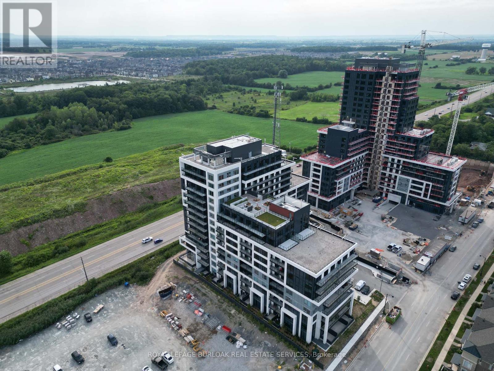 Photo 7 of 326 3200 William Coltson Avenue, Oakville ON