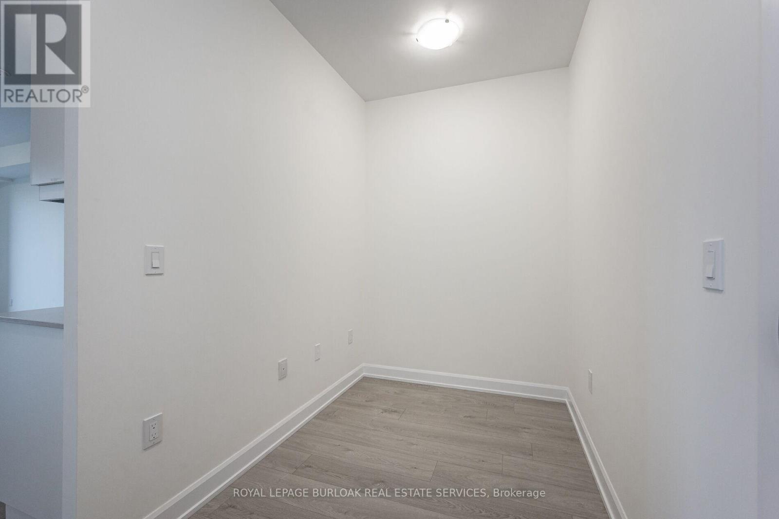 Photo 4 of 326 3200 William Coltson Avenue, Oakville ON