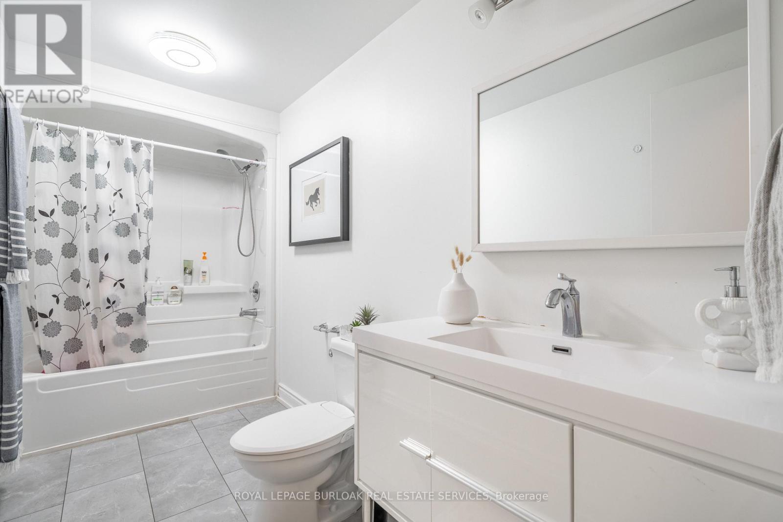 Photo 9 of 522 Roseheath Drive, Milton ON