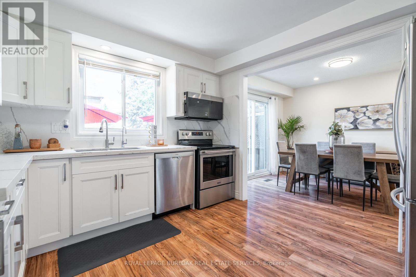 Photo 2 of 522 Roseheath Drive, Milton ON