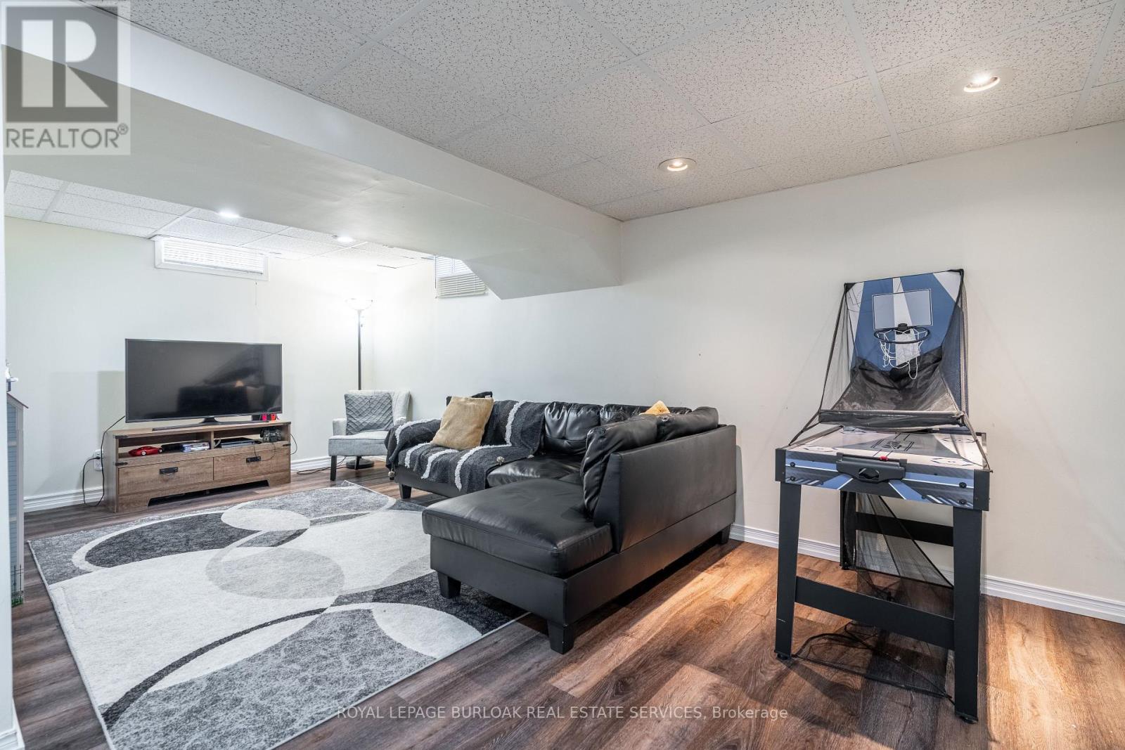 Photo 16 of 522 Roseheath Drive, Milton ON