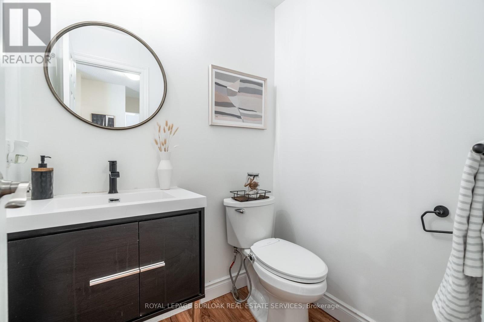Photo 24 of 522 Roseheath Drive, Milton ON