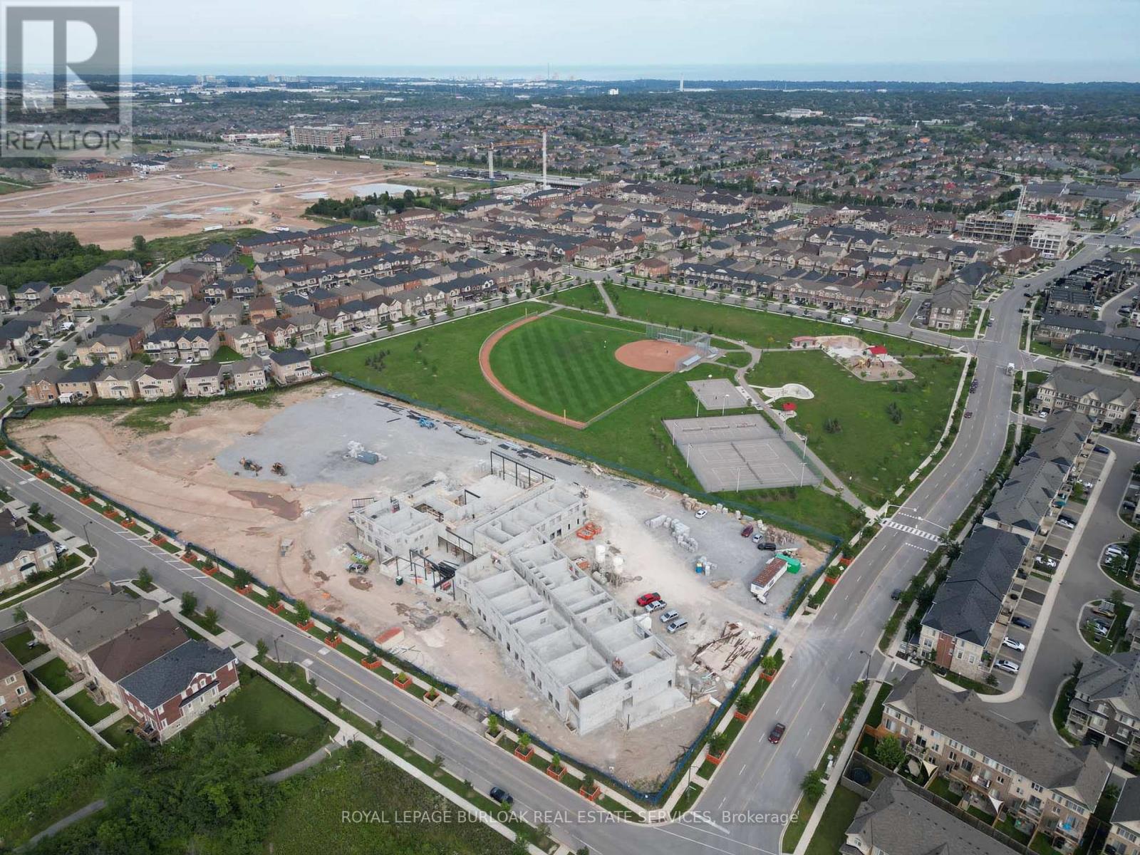 Photo 24 of 326 3200 William Coltson Avenue, Oakville ON