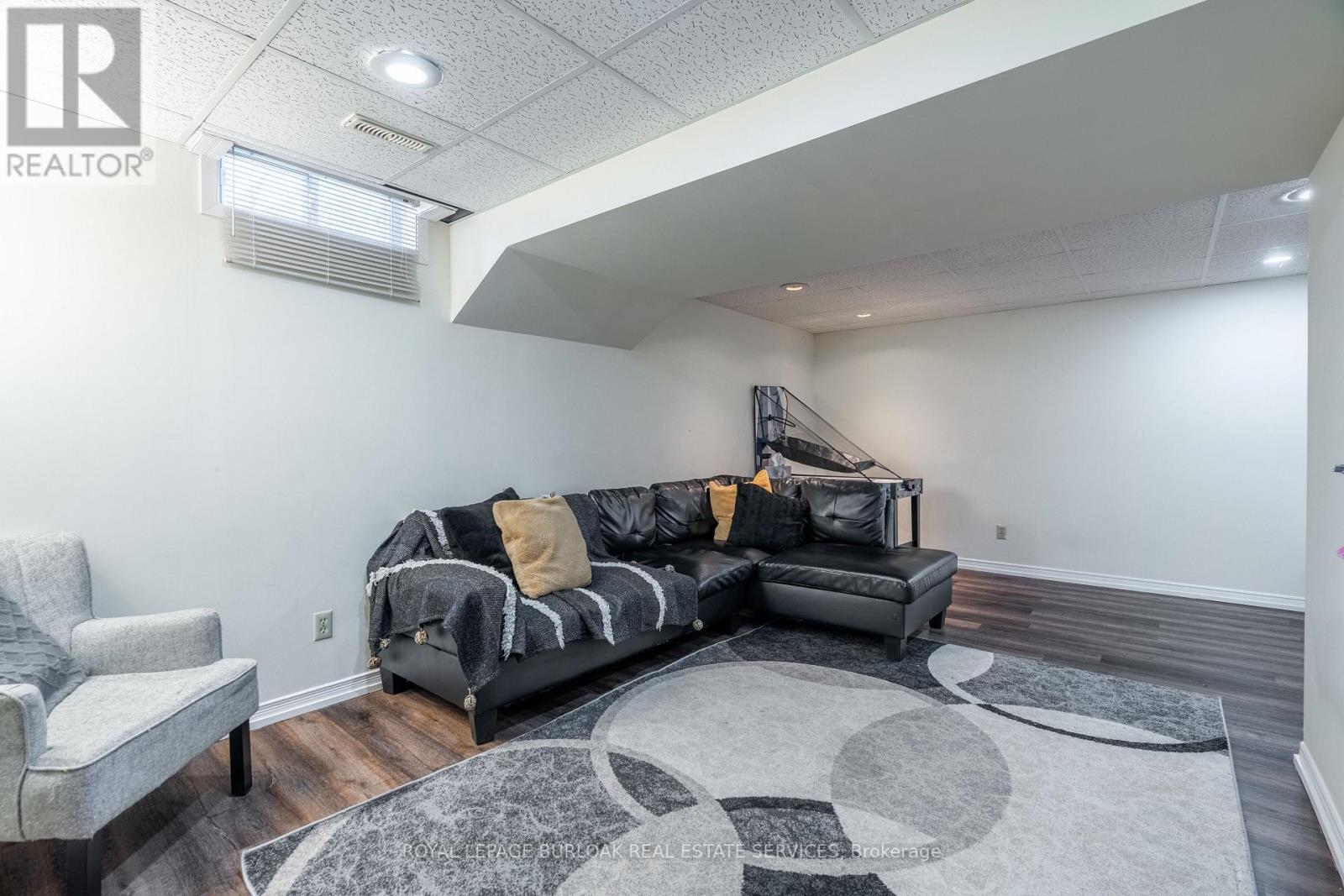 Photo 7 of 522 Roseheath Drive, Milton ON