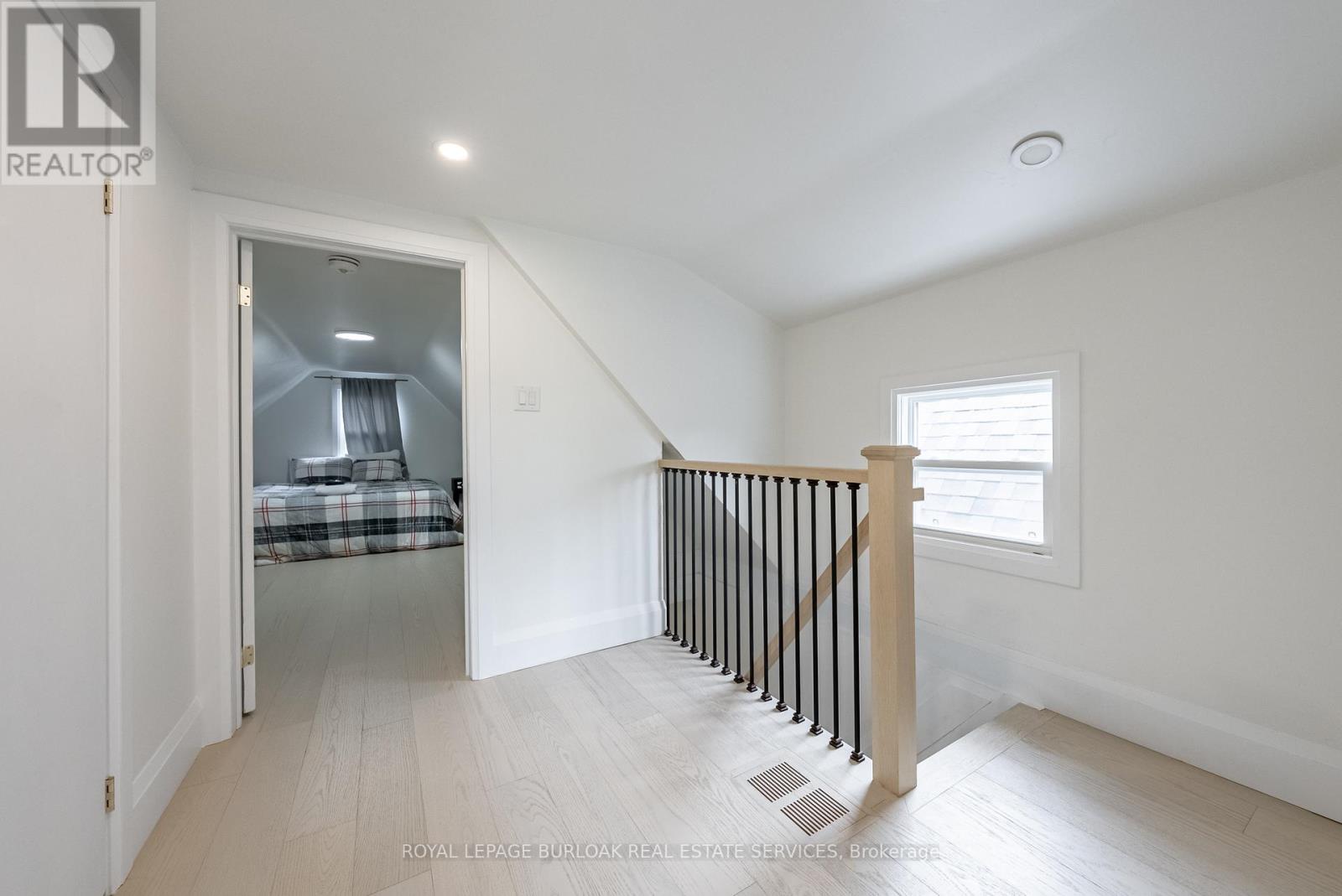Photo 15 of 302 Dunsmure Road, Hamilton ON