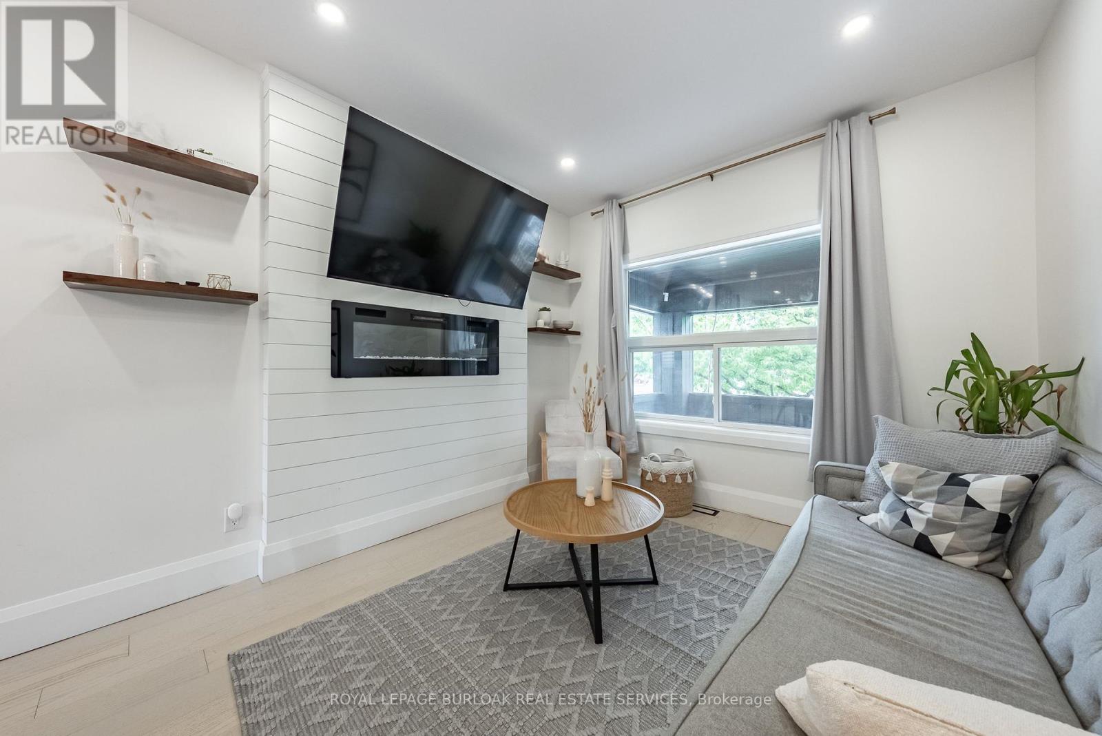 Photo 11 of 302 Dunsmure Road, Hamilton ON