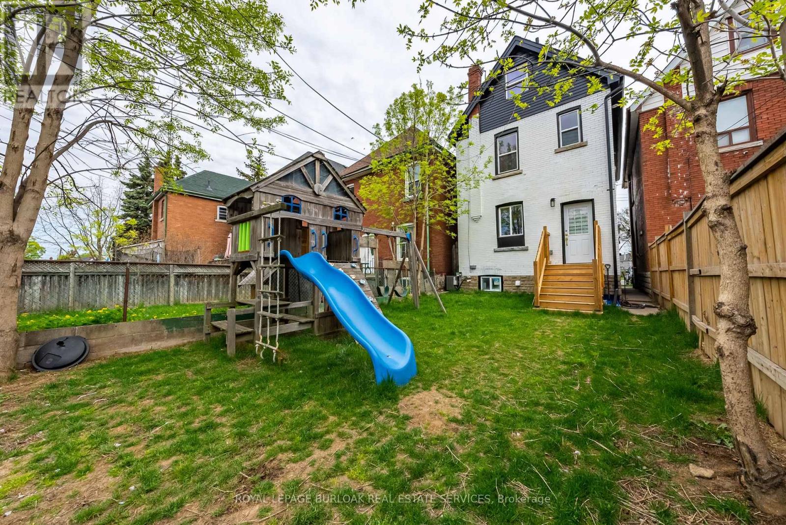 Photo 23 of 302 Dunsmure Road, Hamilton ON