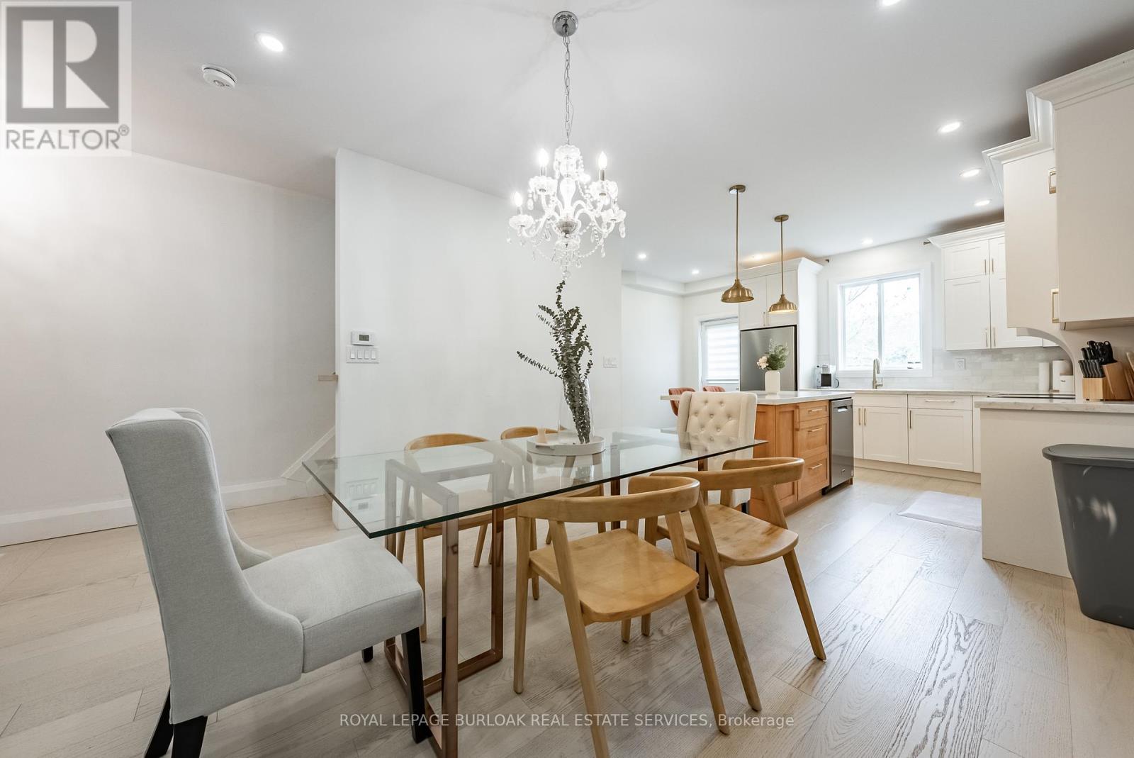 Photo 3 of 302 Dunsmure Road, Hamilton ON