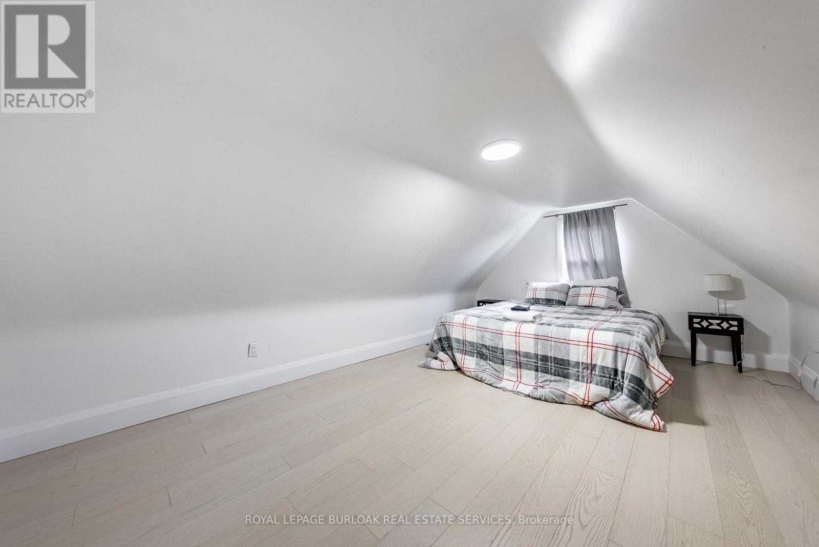 Photo 16 of 302 Dunsmure Road, Hamilton ON