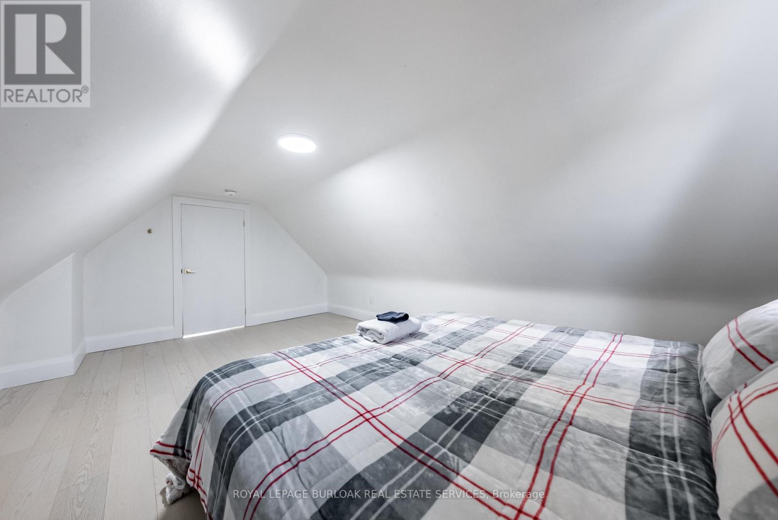 Photo 8 of 302 Dunsmure Road, Hamilton ON