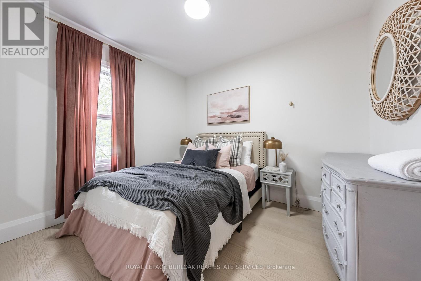 Photo 6 of 302 Dunsmure Road, Hamilton ON
