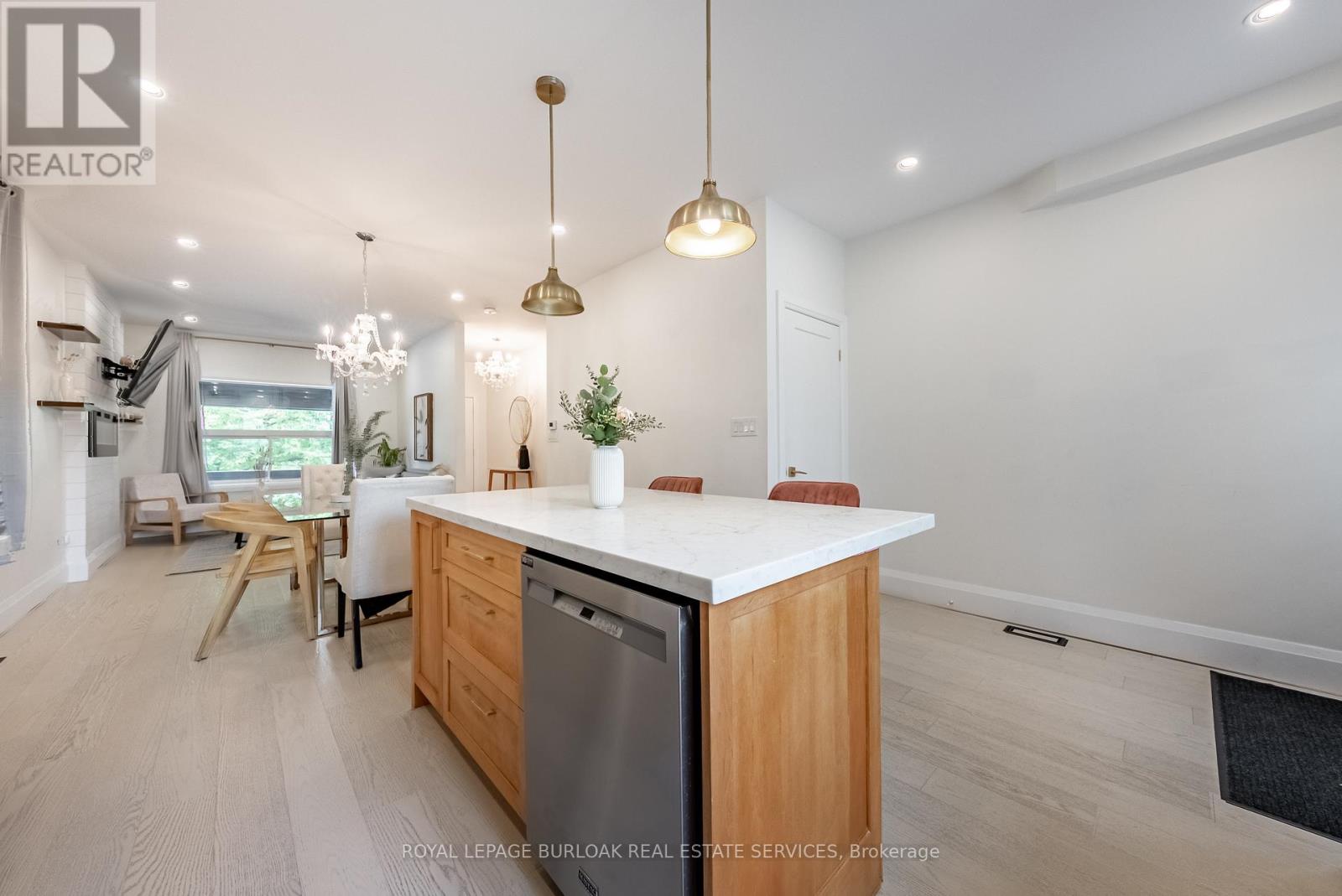 Photo 12 of 302 Dunsmure Road, Hamilton ON