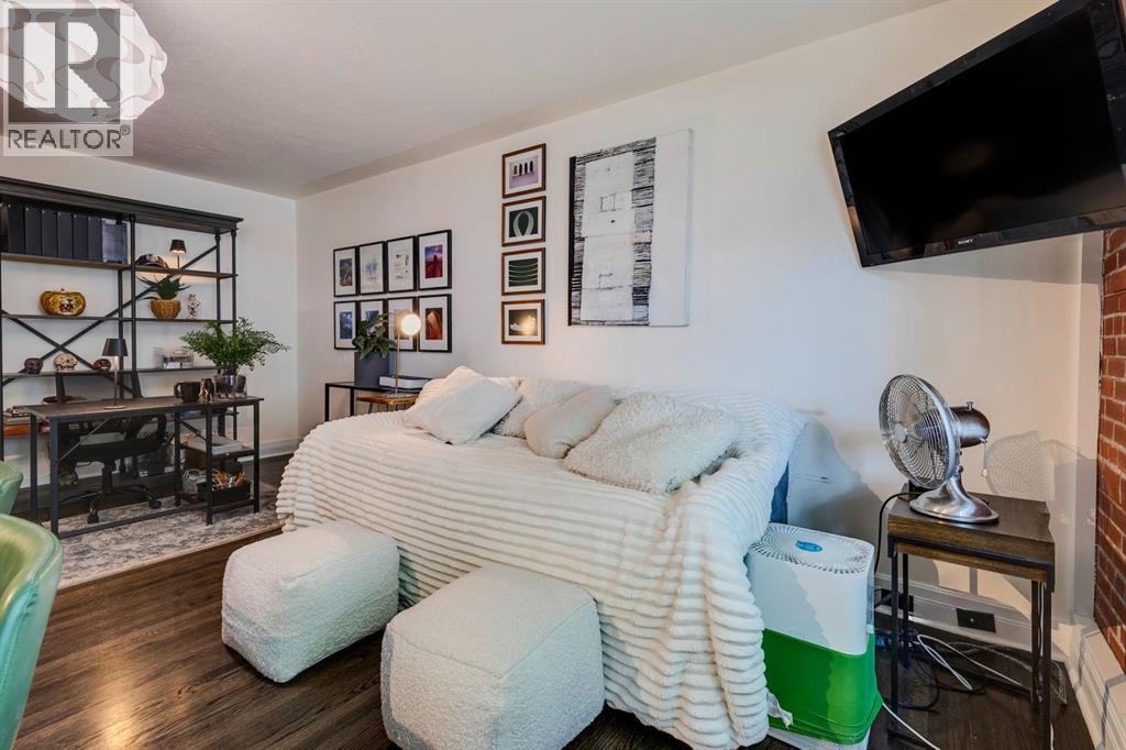 Photo 12 of 26 330 19 Avenue Sw, Calgary AB