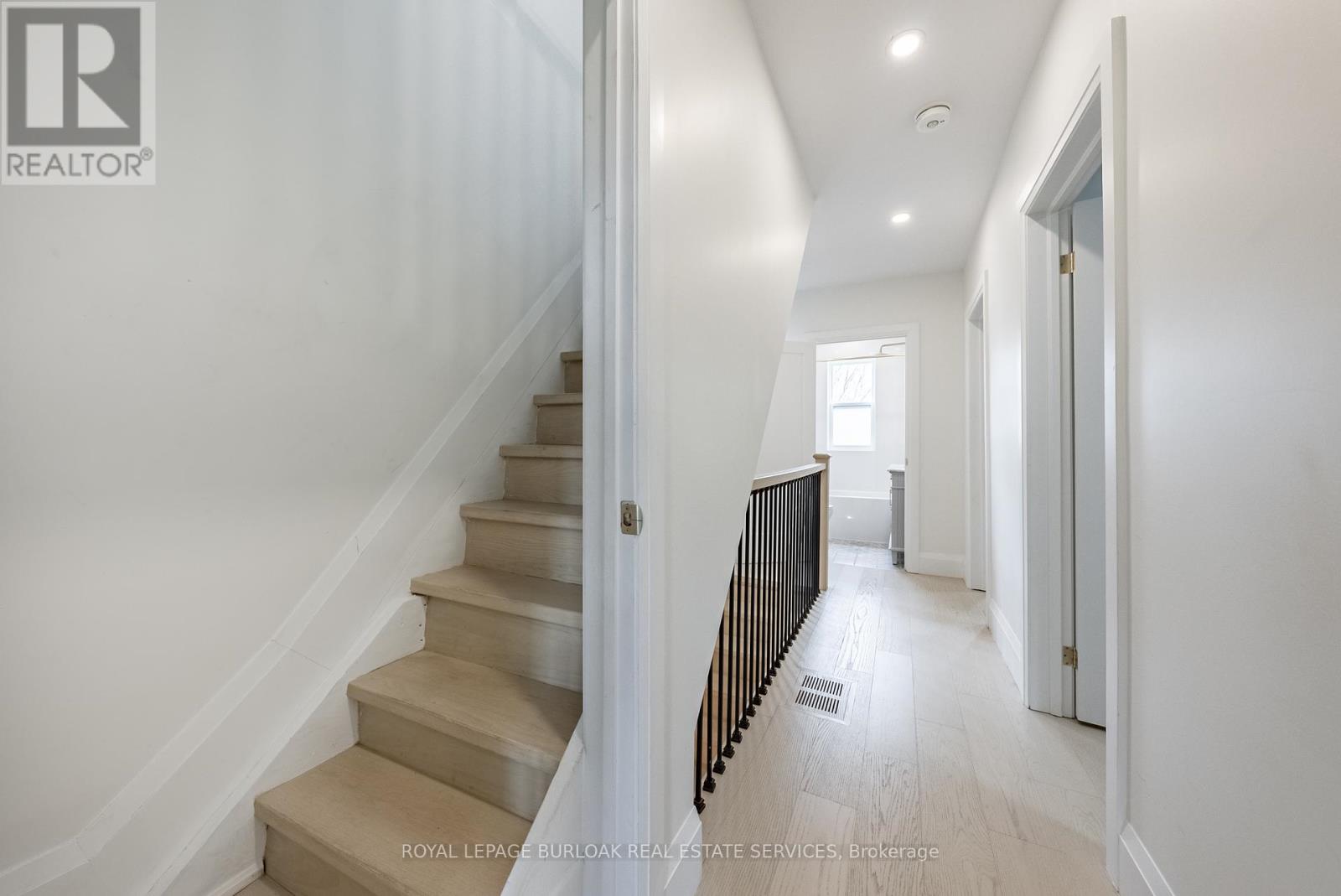 Photo 7 of 302 Dunsmure Road, Hamilton ON