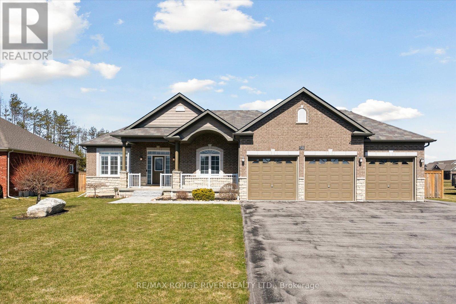 Photo 15 of 38 Charles Tilley Crescent, Clarington ON