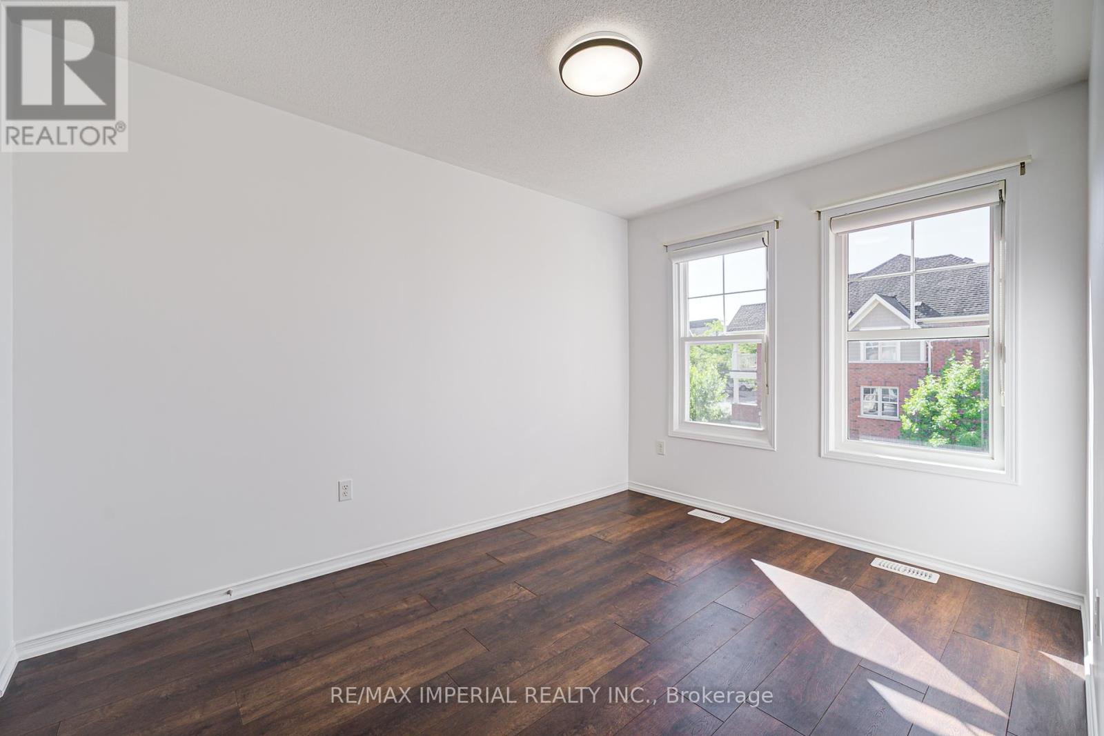 Photo 6 of 63 All Points Drive, Whitchurchstouffville ON