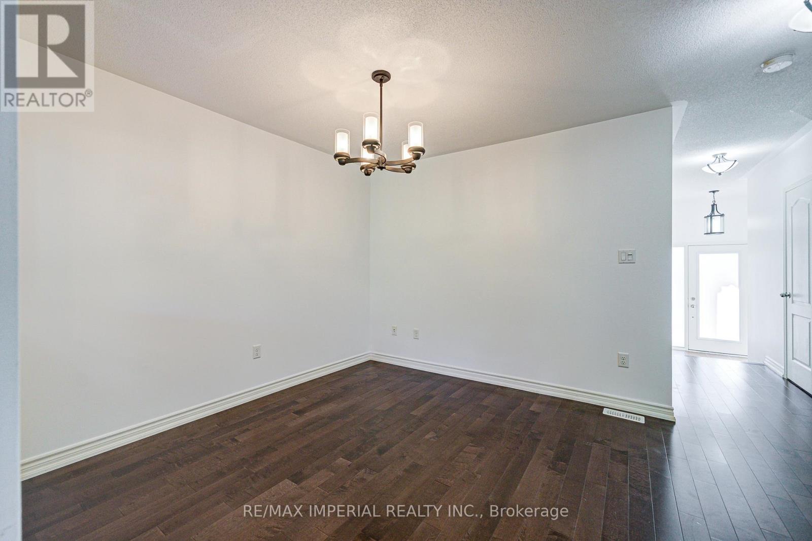 Photo 11 of 63 All Points Drive, Whitchurchstouffville ON
