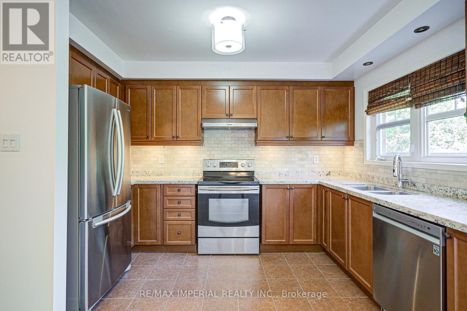 Photo 8 of 63 All Points Drive, Whitchurchstouffville ON