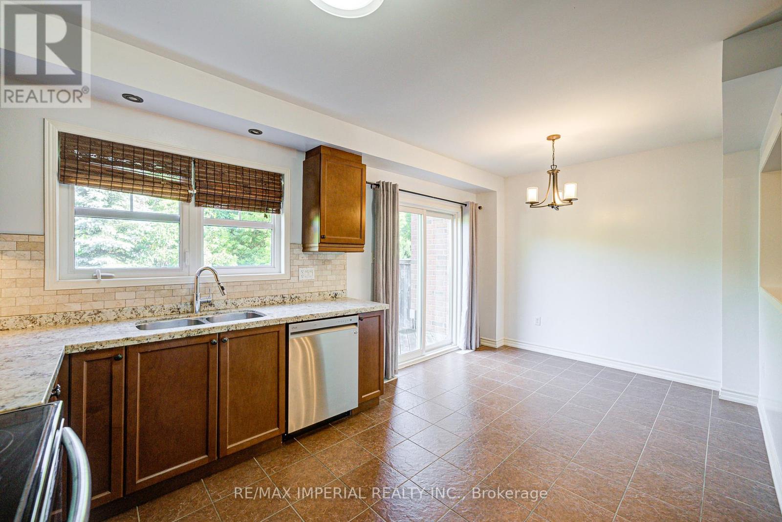 Photo 13 of 63 All Points Drive, Whitchurchstouffville ON