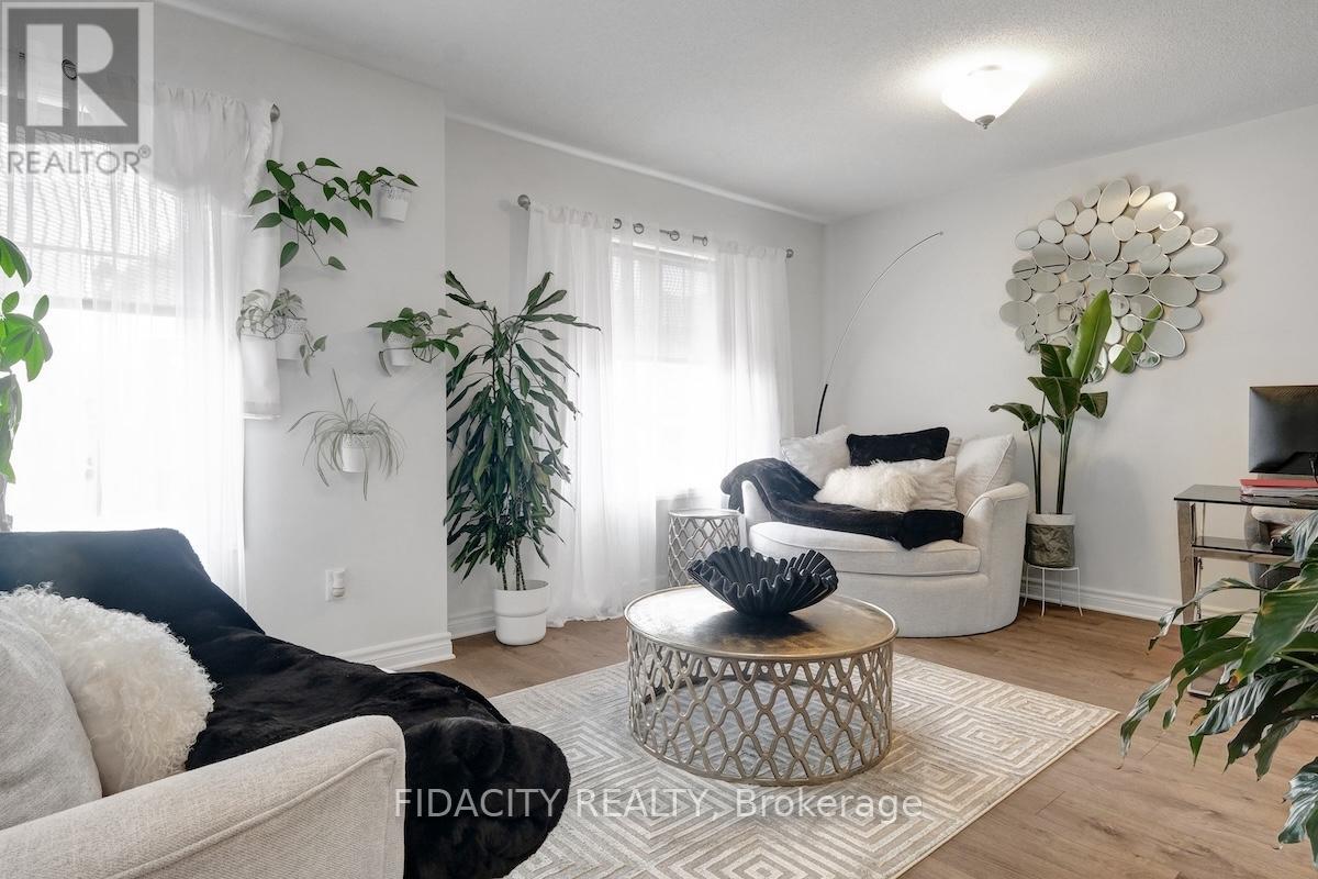 Photo 7 of 111 Gelderland Private, Ottawa ON