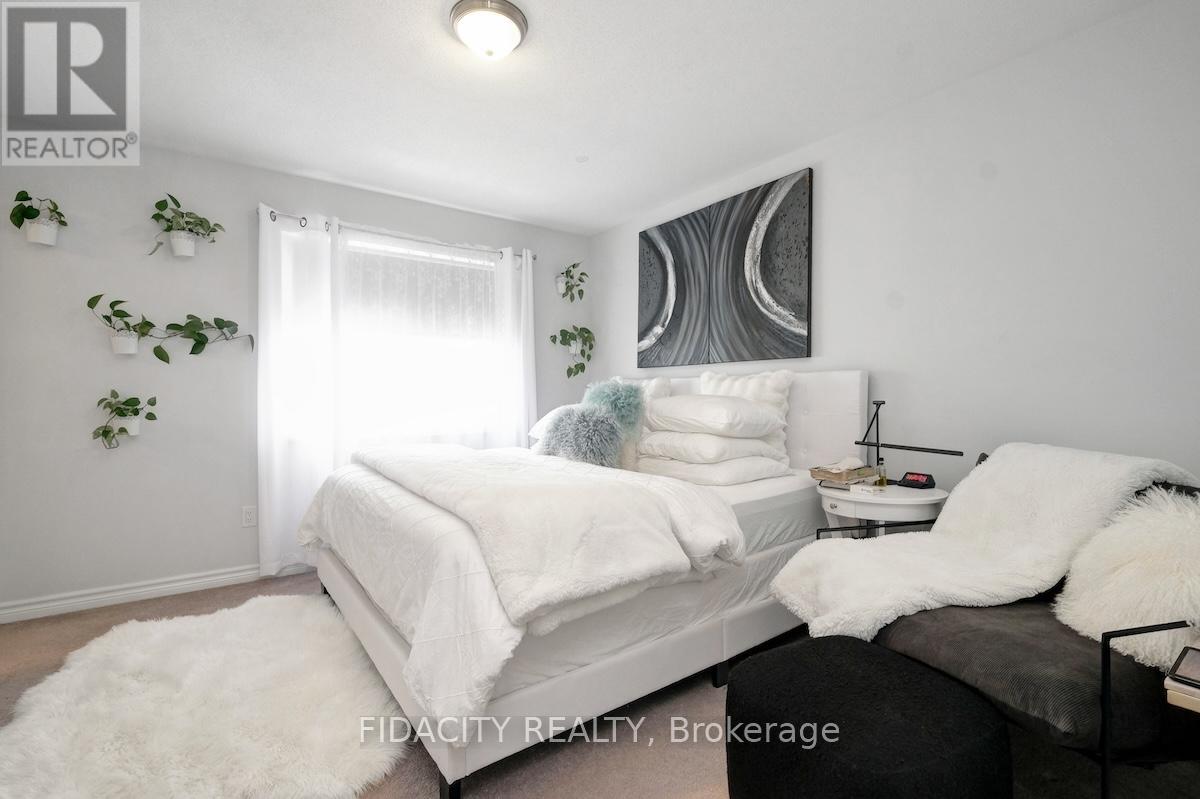 Photo 15 of 111 Gelderland Private, Ottawa ON