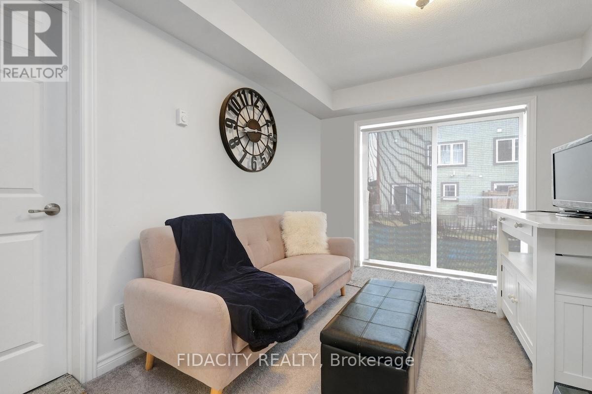 Photo 21 of 111 Gelderland Private, Ottawa ON
