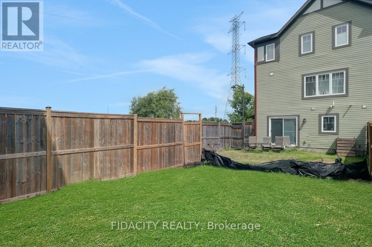 Photo 5 of 111 Gelderland Private, Ottawa ON