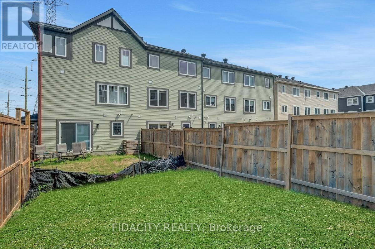 Photo 22 of 111 Gelderland Private, Ottawa ON