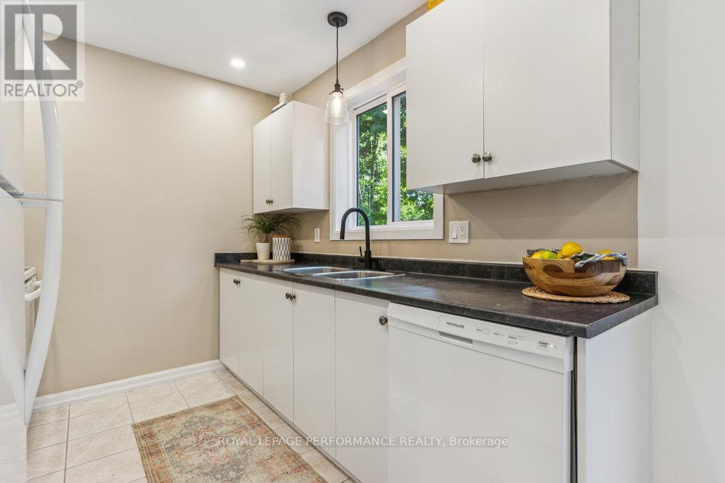 Photo 22 of 68 1732 Shamandura Lane, Ottawa ON