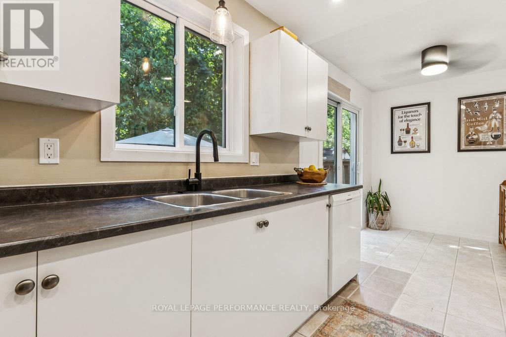 Photo 24 of 68 1732 Shamandura Lane, Ottawa ON