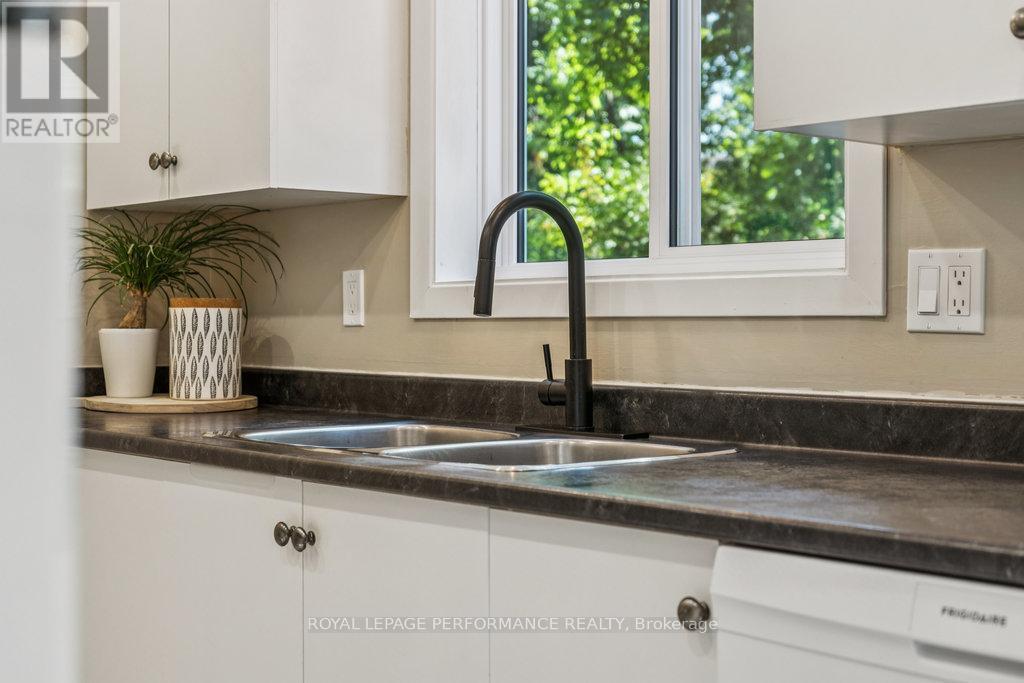 Photo 25 of 68 1732 Shamandura Lane, Ottawa ON
