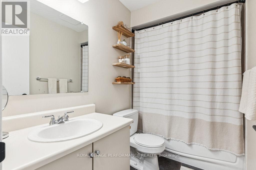 Photo 31 of 68 1732 Shamandura Lane, Ottawa ON