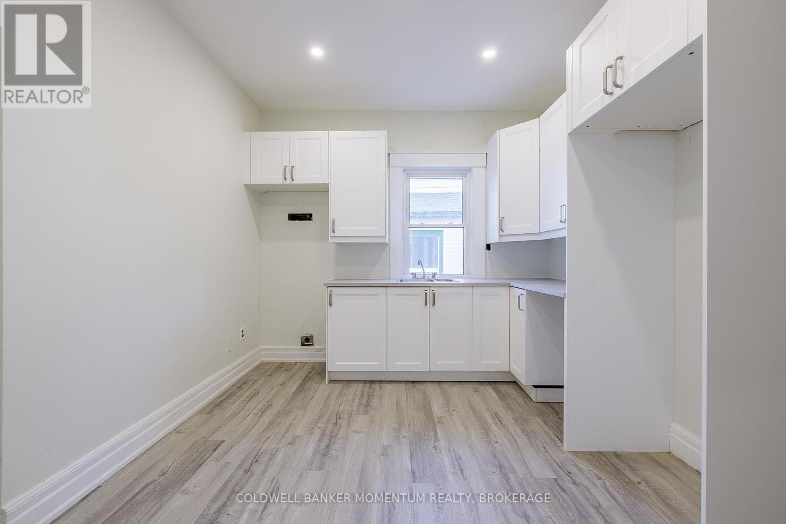 Photo 9 of 4759 Epworth Circle, Niagara Falls ON