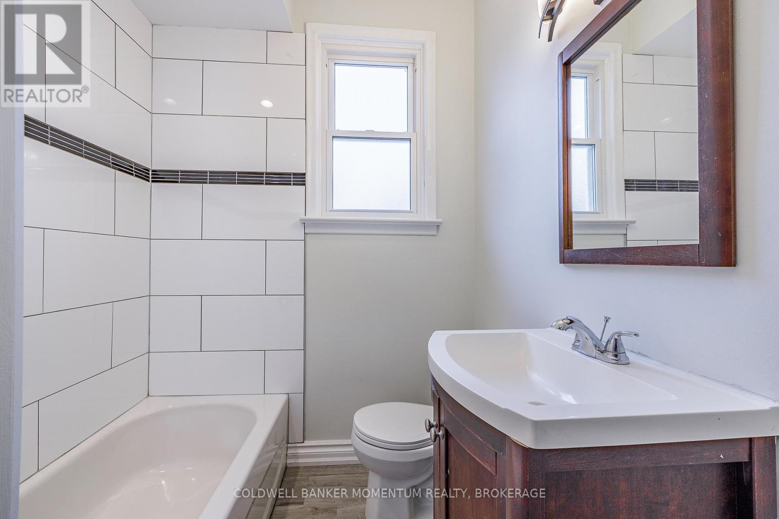 Photo 14 of 4759 Epworth Circle, Niagara Falls ON