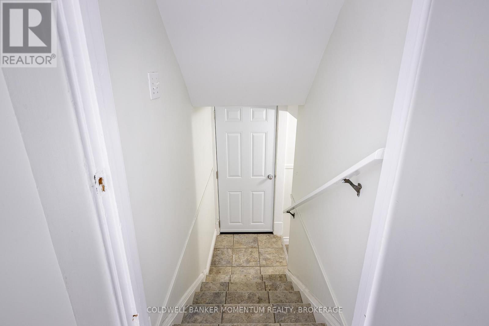Photo 3 of 4759 Epworth Circle, Niagara Falls ON
