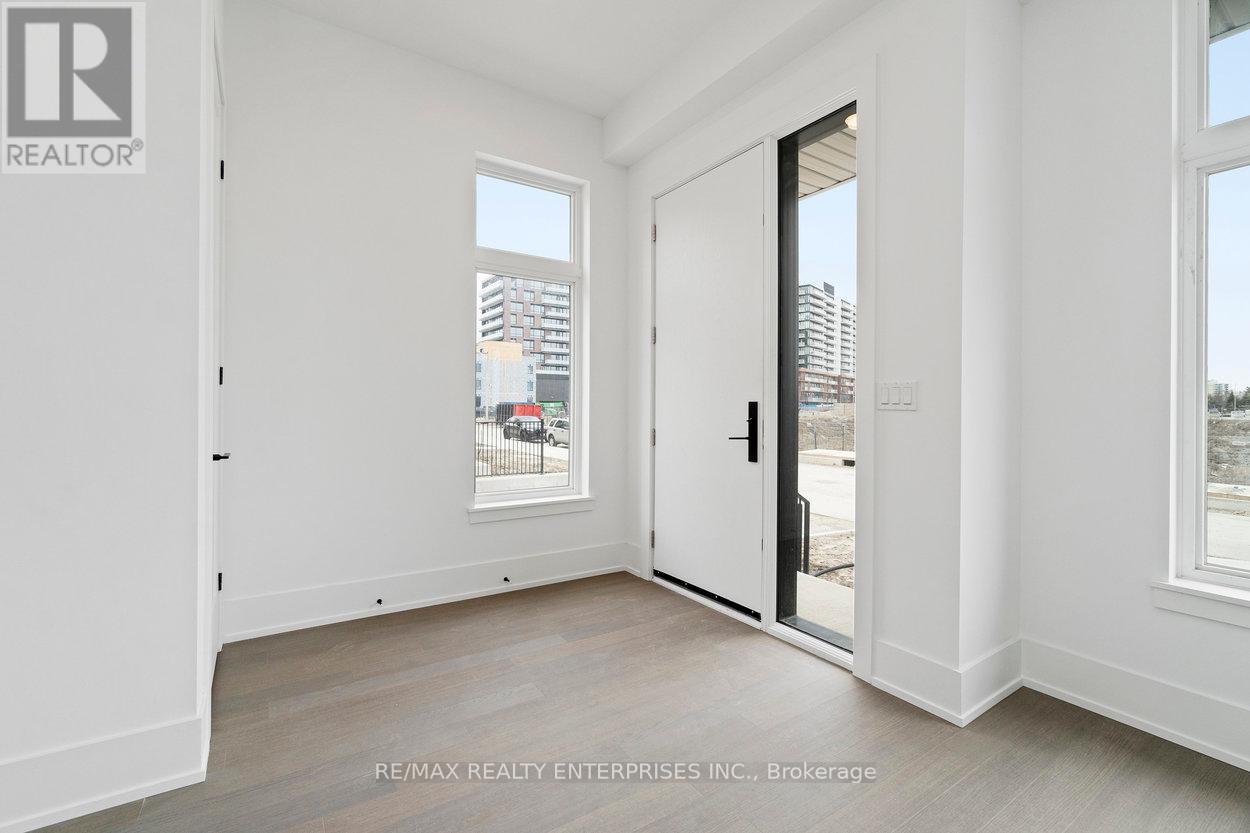 Photo 3 of 99 100 Coveside Drive, Mississauga ON