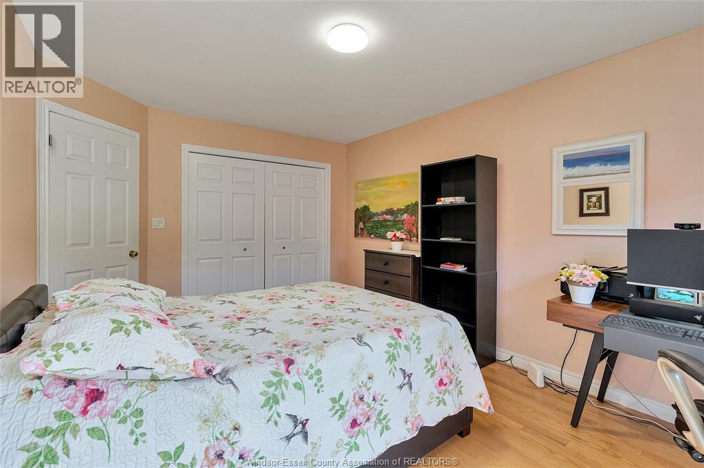 Photo 21 of 10 Villa Court, Chatham ON