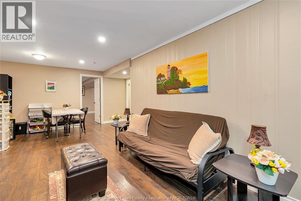 Photo 14 of 10 Villa Court, Chatham ON