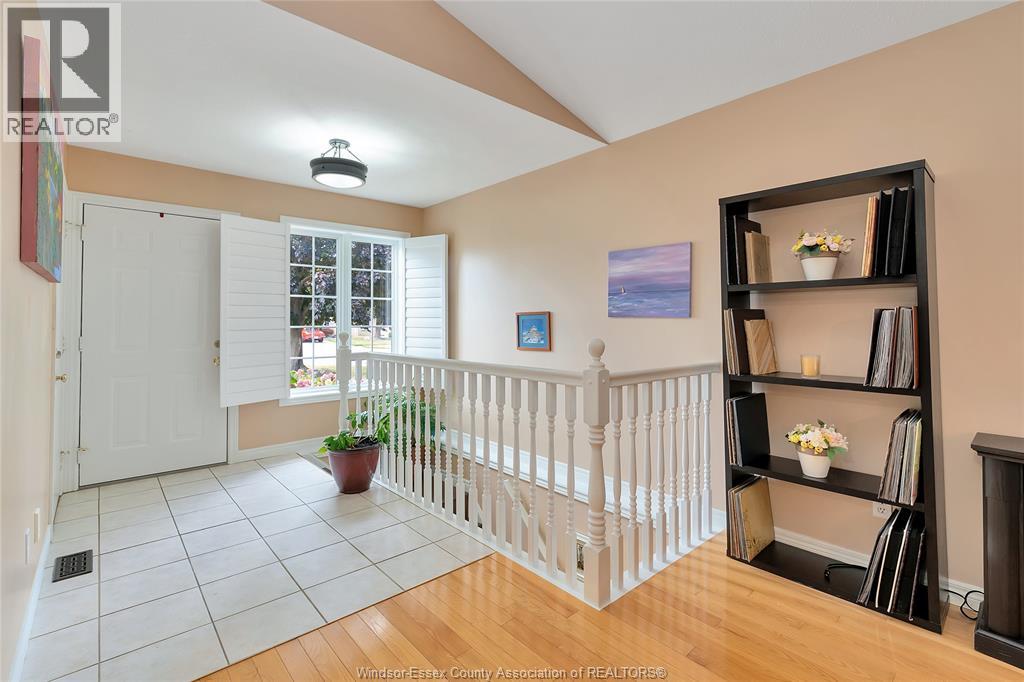 Photo 6 of 10 Villa Court, Chatham ON