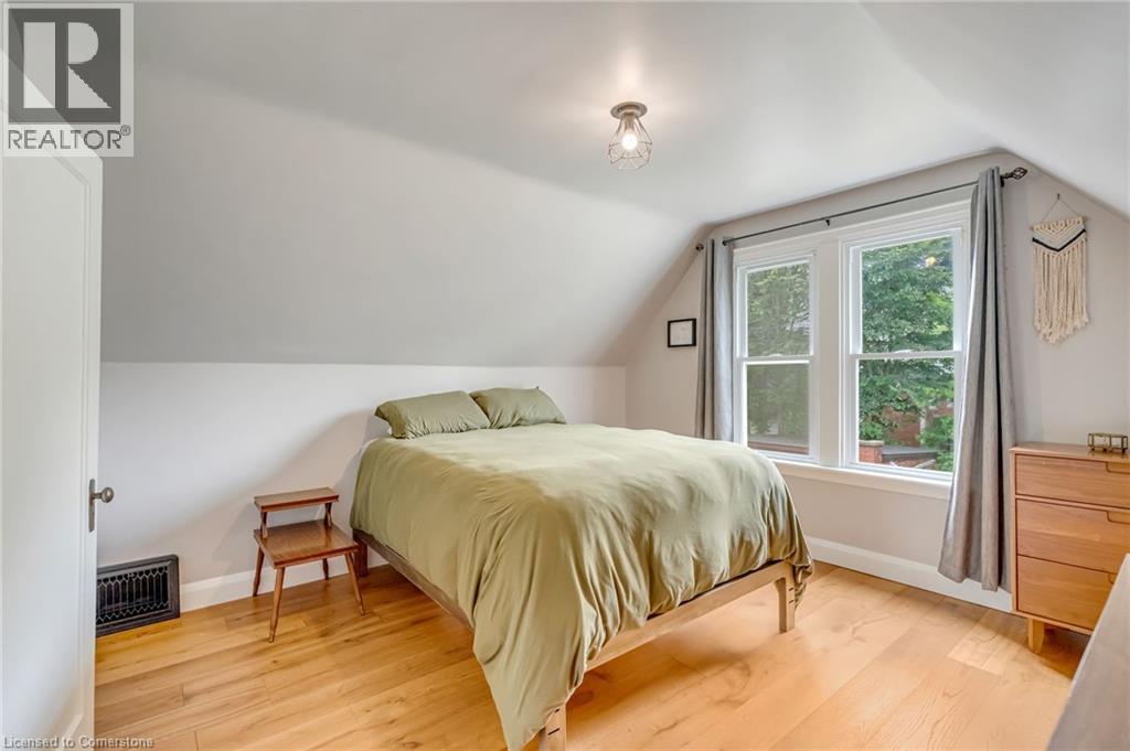 Photo 20 of 52 Delaware Avenue, Hamilton ON