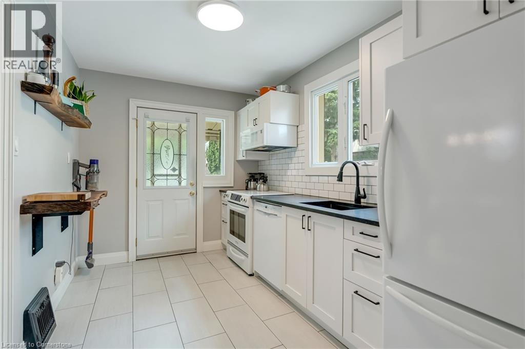 Photo 27 of 52 Delaware Avenue, Hamilton ON