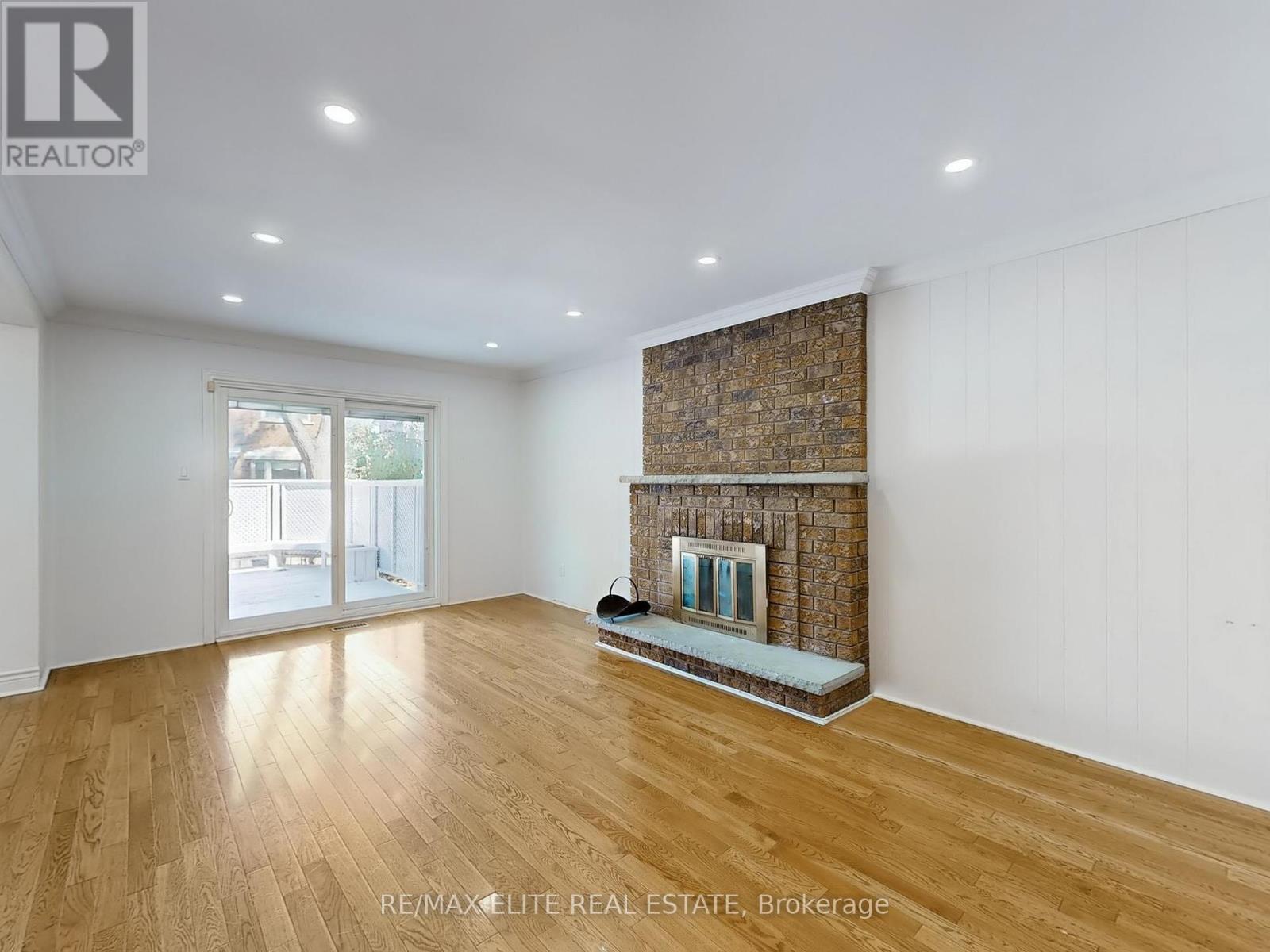 Photo 31 of 8 Millpond Place, Markham ON