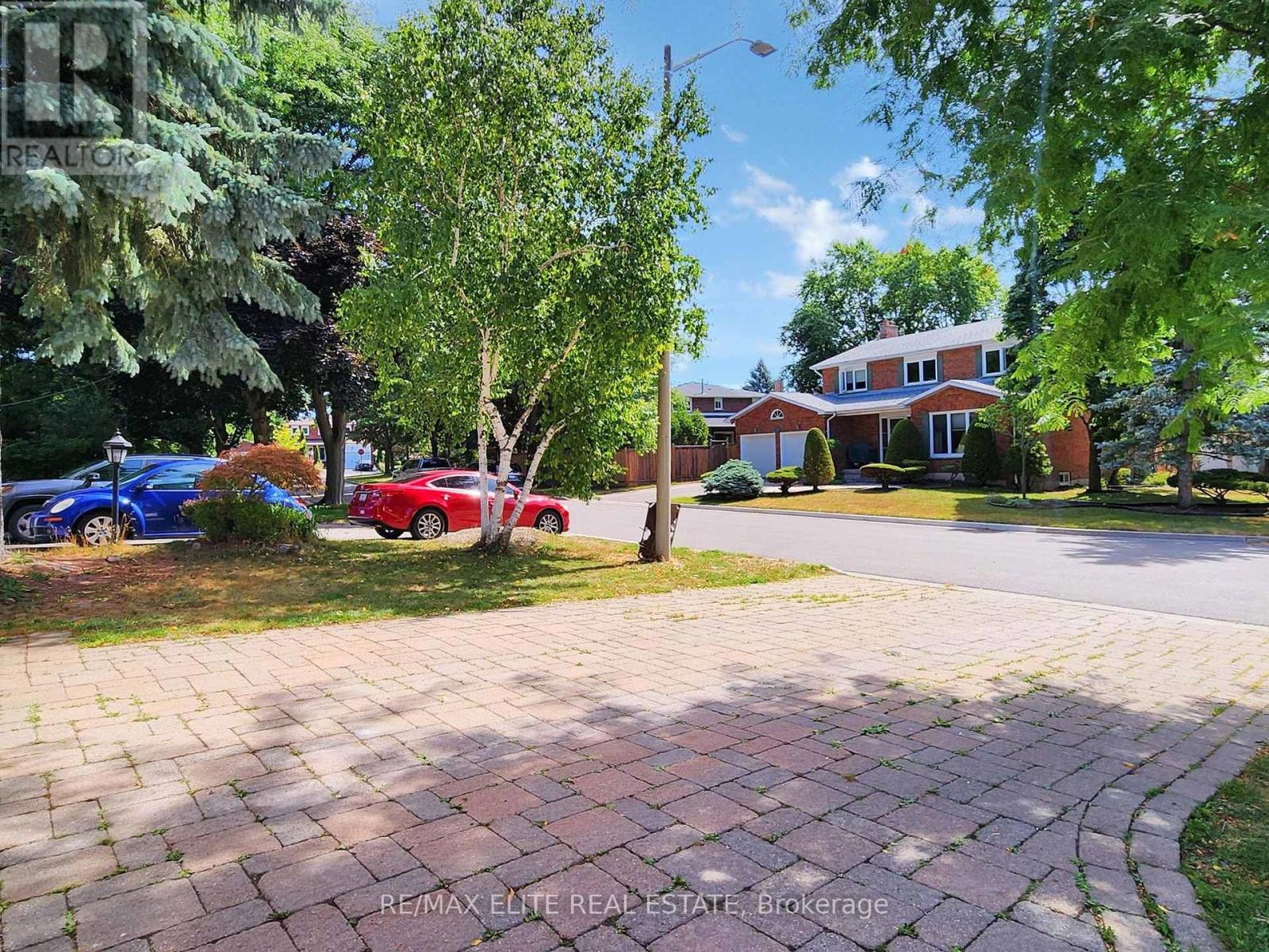 Photo 27 of 8 Millpond Place, Markham ON