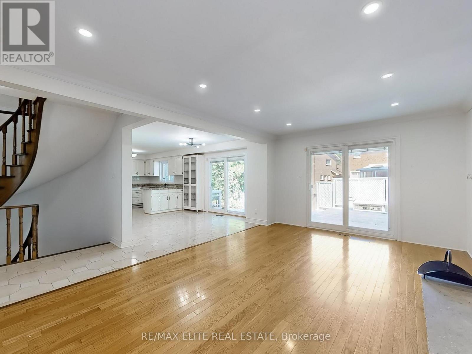 Photo 16 of 8 Millpond Place, Markham ON