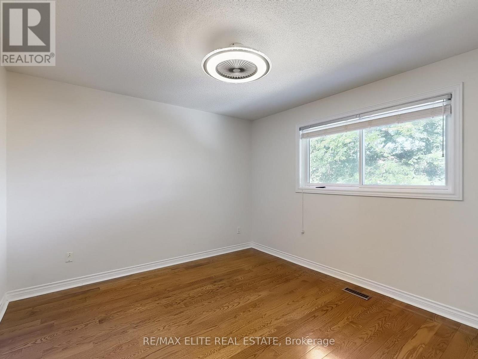 Photo 29 of 8 Millpond Place, Markham ON
